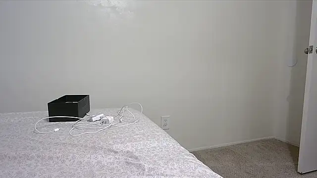 Snapshot of QueenLolaX chatting on November 3, 6:36 am QueenLolaX online show from November 3, 6:36 am