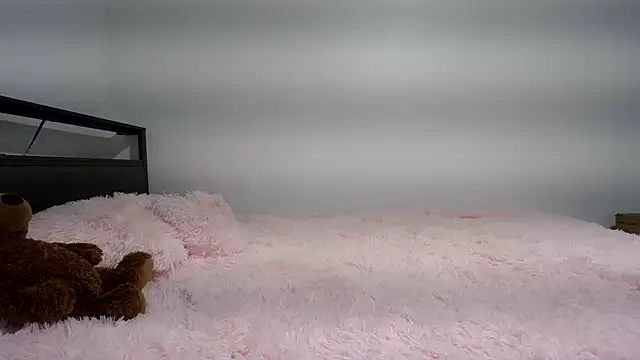 QueenLolaX online show from March 6, 5:37 am