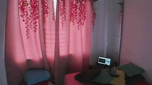 Snapshot of msschloee_ chatting on November 9, 7:23 pm msschloee online show from November 9, 7:23 pm