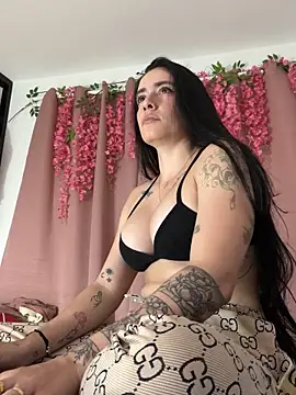 Snapshot of msschloee_ chatting on November 21, 11:58 pm msschloee online show from November 21, 11:58 pm