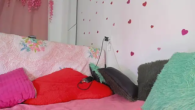 msschloee  online show from February 13, 1:56 am