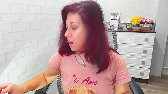 Snapshot of TeasyLana chatting on December 3, 5:31 am TeasyLana online show from December 3, 5:31 am