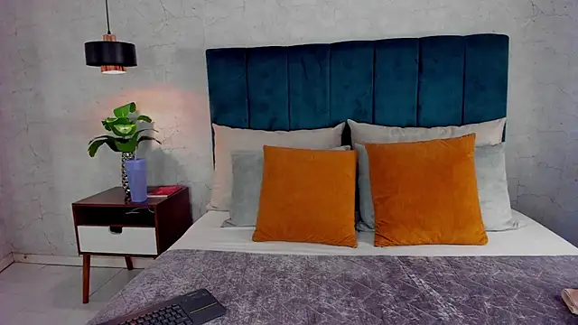 Luna18Pink online show from March 28, 12:49 pm