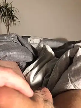 Snapshot of wixxer872302 chatting on December 9, 9:37 pm wixxer872302 online show from December 9, 9:37 pm