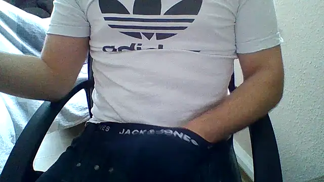 Snapshot of wixxer872302 chatting on January 12, 1:37 pm wixxer872302 online show from January 12, 1:37 pm