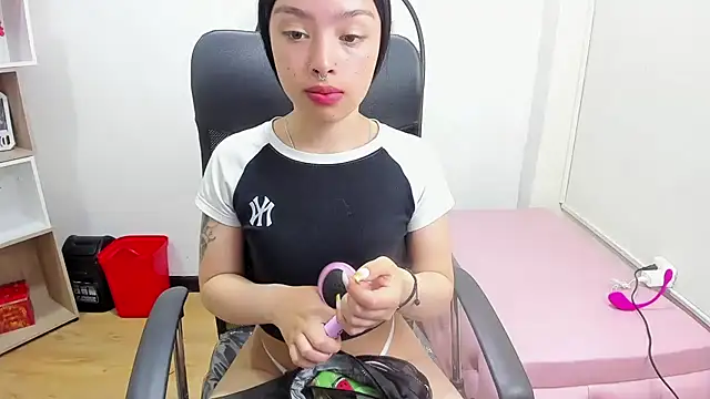 Sofia Mirandaa18 online show from December 27, 8:07 pm