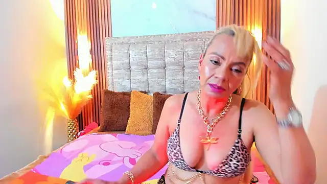 AnastasiaTaylor  online show from March 16, 3:14 am