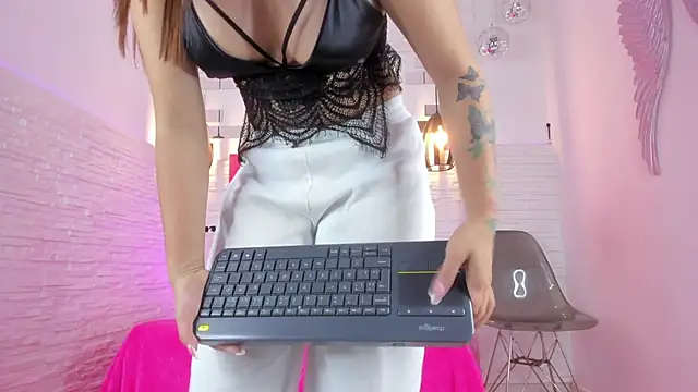 mia six66 online show from February 26, 11:30 am