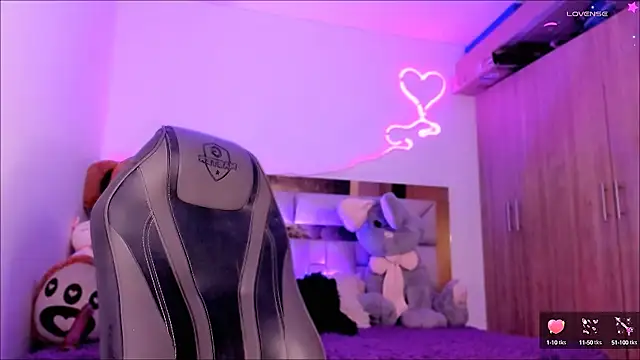 Snapshot of Lucidollts_ chatting on February 7, 8:55 am Lucidollts online show from February 7, 8:55 am