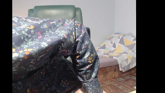 Snapshot of tuttiluss44 chatting on November 14, 10:03 am tuttiluss44 online show from November 14, 10:03 am