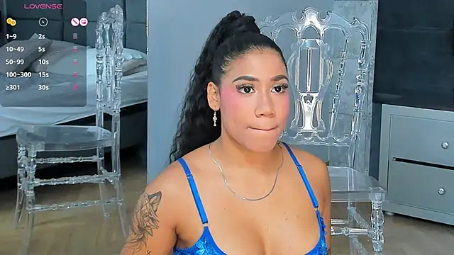 Snapshot of Salome_Diaz_ chatting on February 6, 1:05 am Salome Diaz online show from February 6, 1:05 am