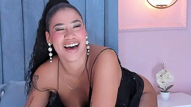 Snapshot of Salome_Diaz_ chatting on February 6, 4:10 am Salome Diaz online show from February 6, 4:10 am