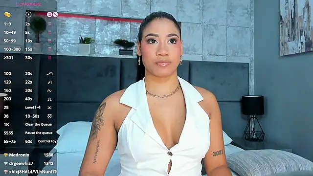 Snapshot of Salome_Diaz_ chatting on February 11, 11:01 pm Salome Diaz online show from February 11, 11:01 pm