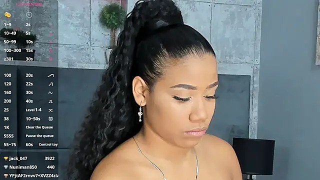 Snapshot of Salome_Diaz_ chatting on February 19, 1:17 pm Salome Diaz online show from February 19, 1:17 pm