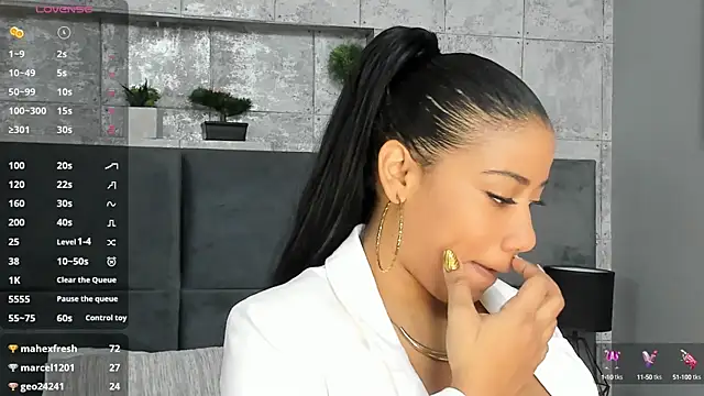 Snapshot of Salome_Diaz_ chatting on February 27, 1:28 pm Salome Diaz online show from February 27, 1:28 pm