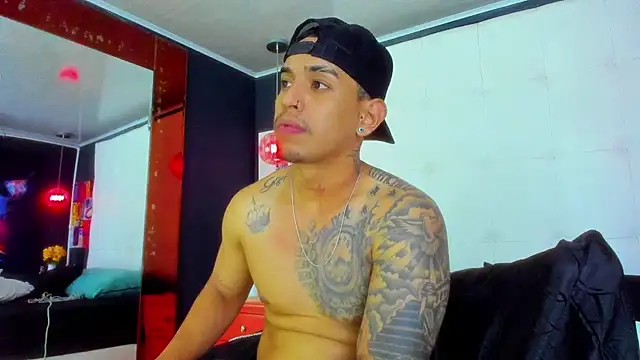 Snapshot of Damian09_ chatting on December 4, 11:08 am Damian09 online show from December 4, 11:08 am