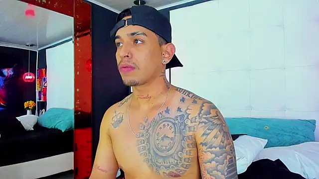 Snapshot of Damian09_ chatting on December 5, 7:05 am Damian09 online show from December 5, 7:05 am