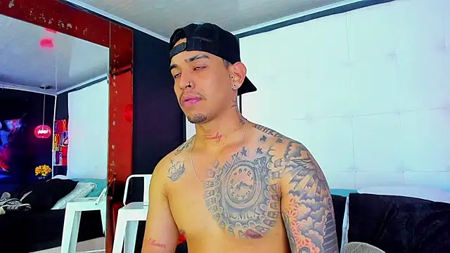 Snapshot of Damian09_ chatting on December 6, 4:25 am Damian09 online show from December 6, 4:25 am