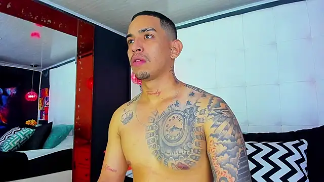 Snapshot of Damian09_ chatting on December 12, 3:43 am Damian09 online show from December 12, 3:43 am