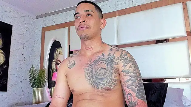 Snapshot of Damian09_ chatting on December 14, 9:24 pm Damian09 online show from December 14, 9:24 pm