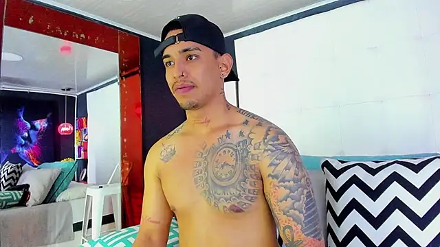 Snapshot of Damian09_ chatting on January 3, 1:48 am Damian09 online show from January 3, 1:48 am