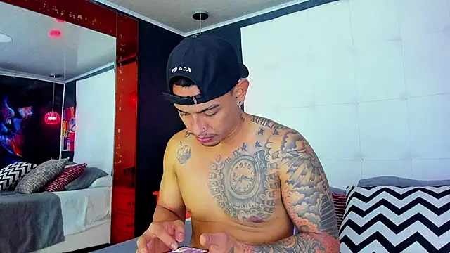 Snapshot of Damian09_ chatting on January 16, 3:56 am Damian09 online show from January 16, 3:56 am