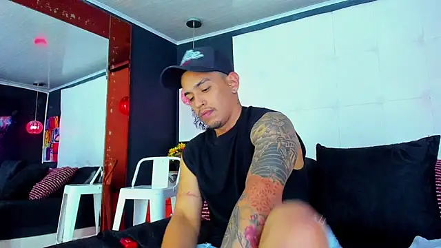 Snapshot of Damian09_ chatting on February 2, 2:27 am Damian09 online show from February 2, 2:27 am