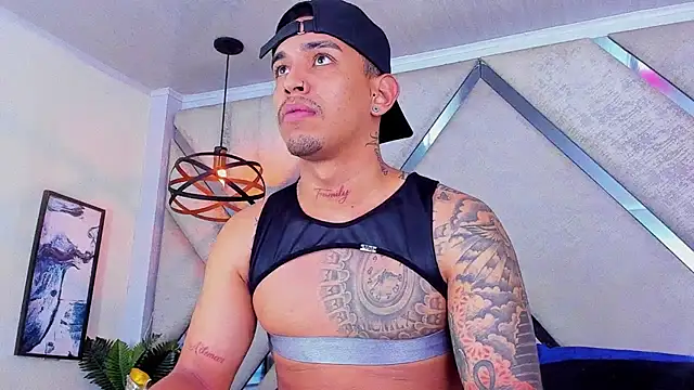 Snapshot of Damian09_ chatting on February 11, 11:10 am Damian09 online show from February 11, 11:10 am