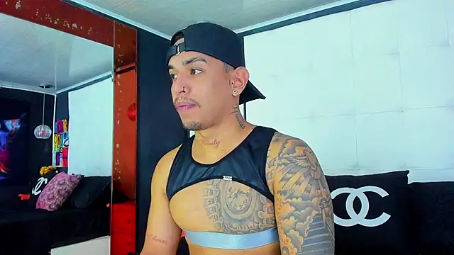 Snapshot of Damian09_ chatting on March 8, 4:34 am Damian09 online show from March 8, 4:34 am