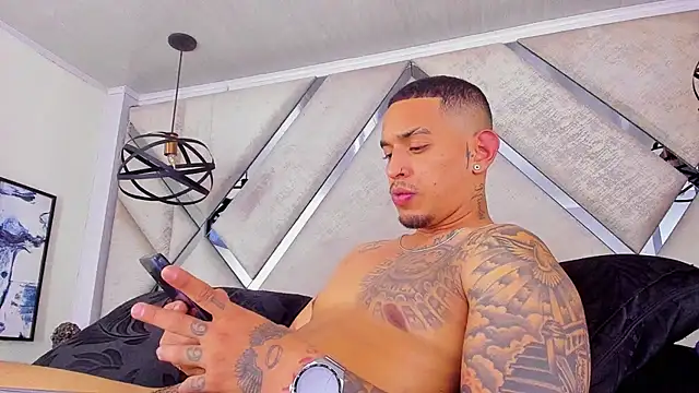 Snapshot of Damian09_ chatting on November 23, 1:16 am Damian09 online show from November 23, 1:16 am