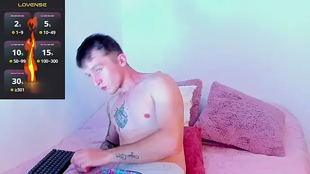 Dylanwhite23  online show from February 10, 5:58 am