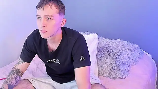 Dylanwhite23  online show from February 26, 3:52 pm