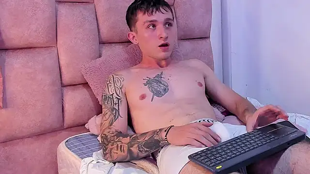 Dylanwhite23  online show from March 23, 4:16 am