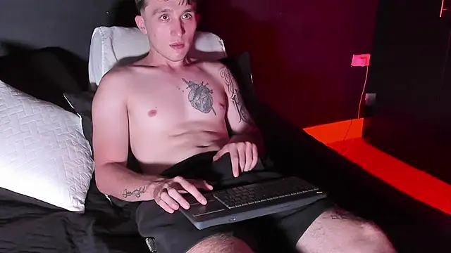 Dylanwhite23  online show from September 21, 10:33 pm