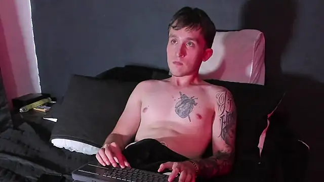 Dylanwhite23  online show from September 25, 12:14 am