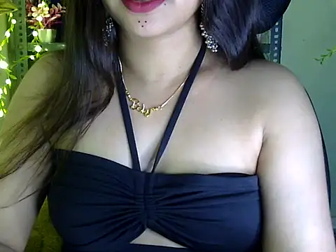 Snapshot of akshara_thakur9 chatting on February 7, 7:49 pm akshara thakur9 online show from February 7, 7:49 pm