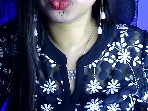 Snapshot of akshara_thakur9 chatting on March 6, 7:32 pm akshara thakur9 online show from March 6, 7:32 pm