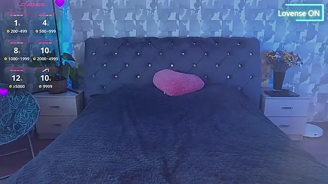 Snapshot of SuzannaWild chatting on September 22, 7:43 am SuzannaWild online show from September 22, 7:43 am
