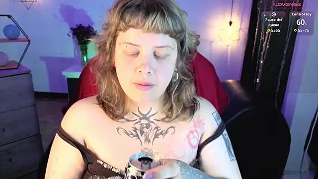 Snapshot of Sabrina_scarlett chatting on November 10, 4:44 am Sabrina scarlett online show from November 10, 4:44 am