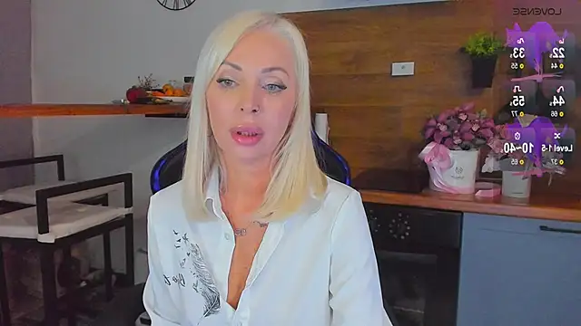 Snapshot of Miya_Kisss chatting on November 24, 2:39 pm Miya Kisss online show from November 24, 2:39 pm