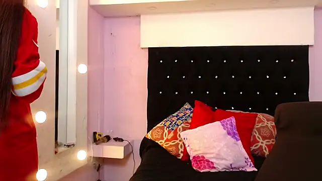 Snapshot of kittybonxx chatting on February 6, 3:52 pm kittybonxx online show from February 6, 3:52 pm