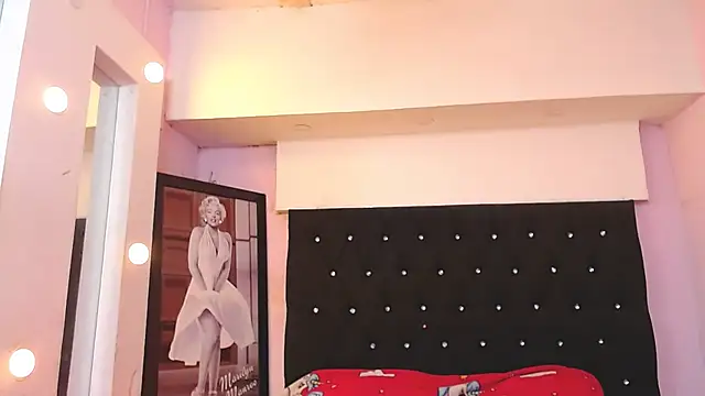 Snapshot of kittybonxx chatting on November 27, 11:07 pm kittybonxx online show from November 27, 11:07 pm