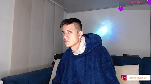 ashely ryan24 online show from January 6, 11:29 pm