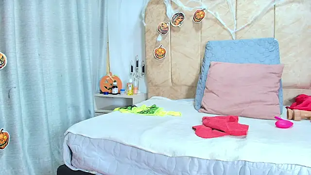 Snapshot of Rachele_x chatting on November 1, 12:29 pm Rachele x online show from November 1, 12:29 pm