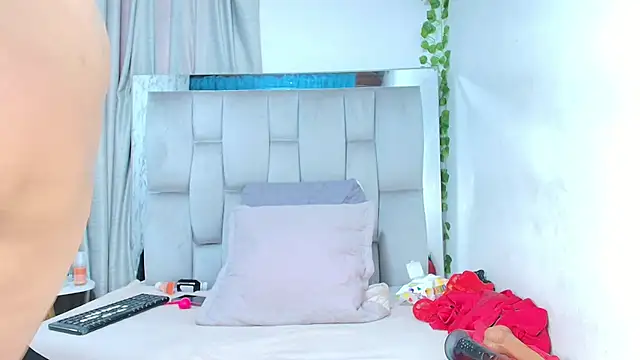 Snapshot of Rachele_x chatting on November 16, 1:49 pm Rachele x online show from November 16, 1:49 pm