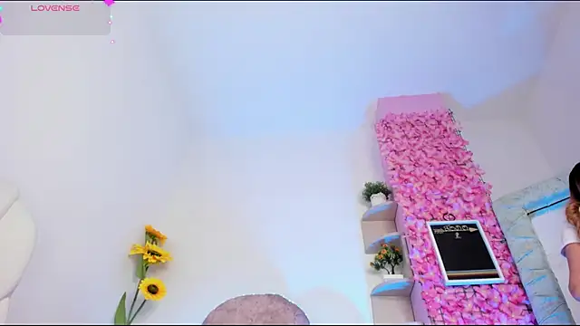 Snapshot of arianna_gren chatting on February 23, 11:04 pm arianna gren online show from February 23, 11:04 pm