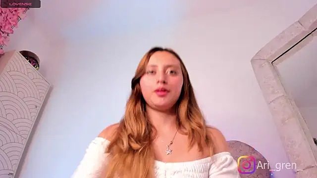 Snapshot of arianna_gren chatting on September 15, 9:59 pm arianna gren online show from September 15, 9:59 pm