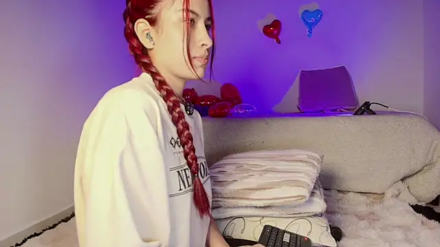 Madeline Dreams online show from March 28, 10:15 am