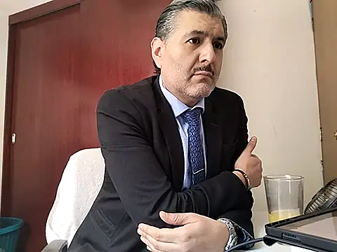 Snapshot of BushBator chatting on February 26, 8:00 pm BushBator online show from February 26, 8:00 pm