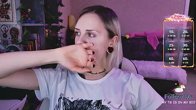 NaniMoore online show from February 16, 9:00 pm